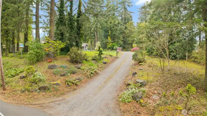 Driveway from SE Lake Holm Rd