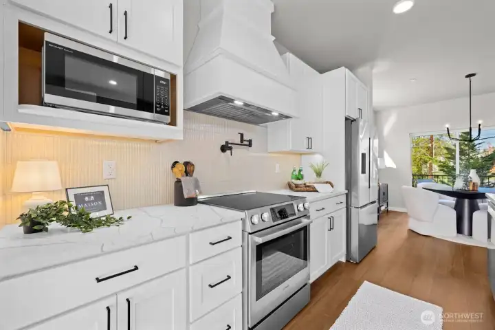 Photographs are for illustrative purposes only. Features, finishes, interior/exterior colors, landscaping and floorplan shown may vary from actual homes built