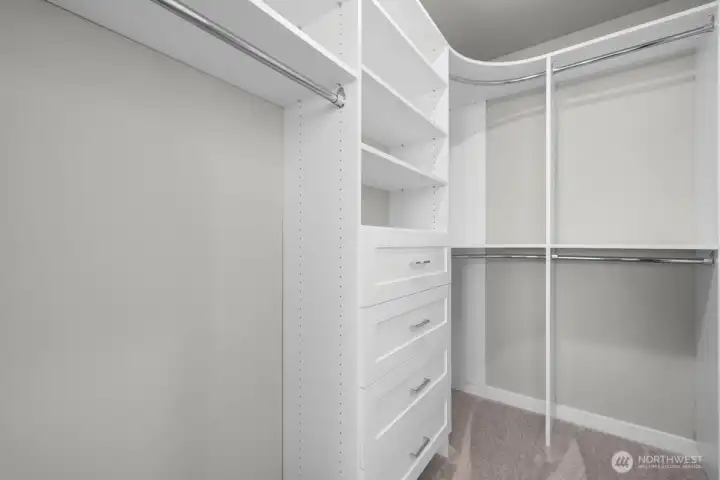 Photographs are for illustrative purposes only. Features, finishes, interior/exterior colors, landscaping and floorplan shown may vary from actual homes built