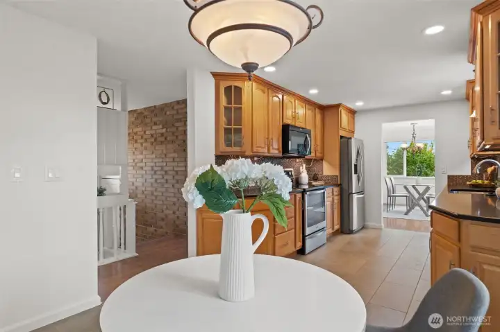 Kitchen eating space with room for 4 or more, plus easy access to entry and outdoors. Kitchen eating space with room for 4 or more, plus easy access to entry and outdoors.