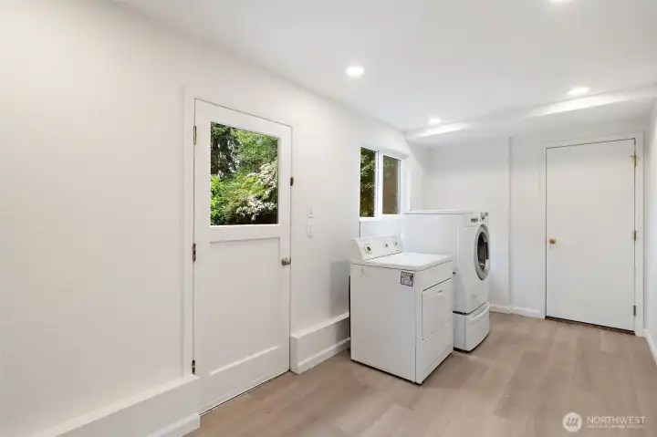 Laundry room off garage and backyard. Laundry Sink and easy level in access. Laundry room off garage and backyard. Laundry Sink and easy level in access.