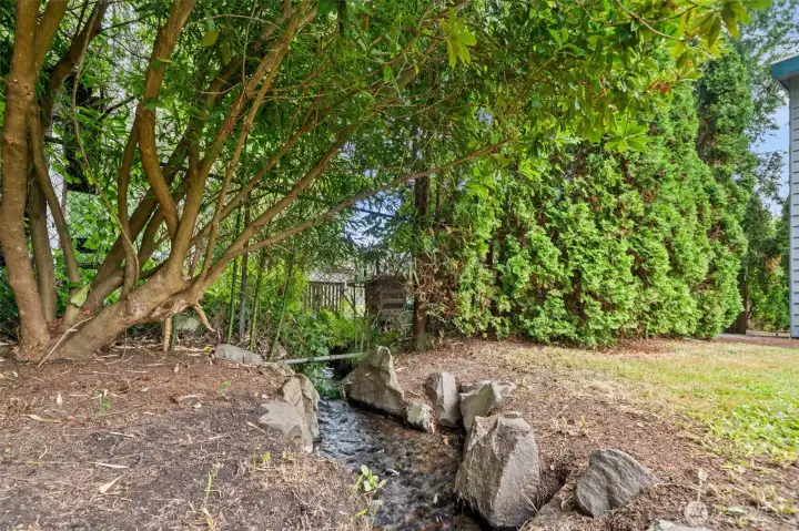 Corner Creek offers nice water sounds when in back yard or on deck. Corner Creek offers nice water sounds when in back yard or on deck.