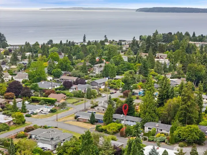 Pointer shows location of home and proximity to Edmonds Waterfront. Pointer shows location of home and proximity to Edmonds Waterfront.