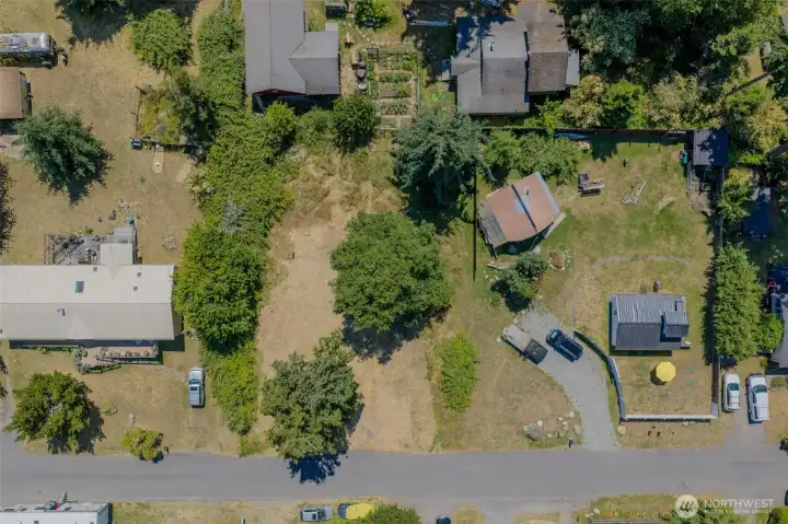 An established neighborhood with a perfect homesite, framed by mature trees that define the space. An established neighborhood with a perfect homesite, framed by mature trees that define the space.