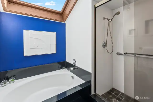 Primary en-suite with soaking tub