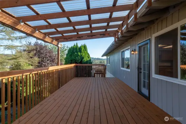 Huge back deck, partially covered