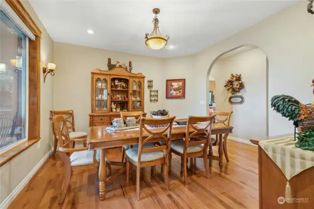 Large dining room that can be the perfect place for your gatherings!