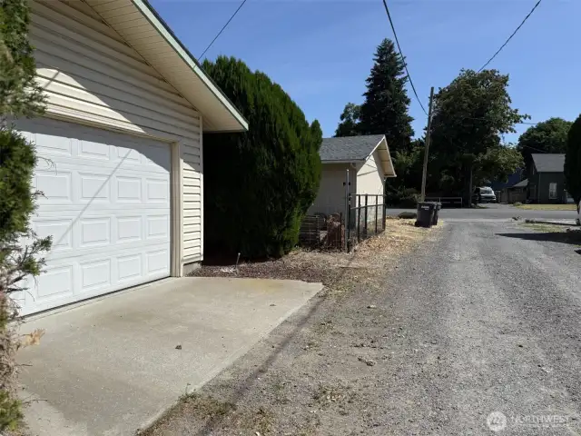alley access to the drive thru garage