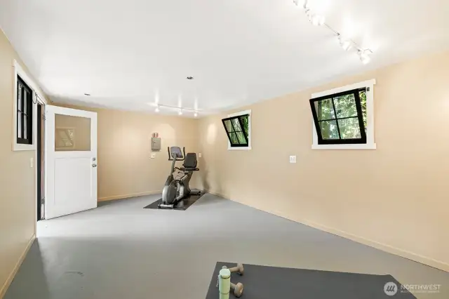 Studio towards door