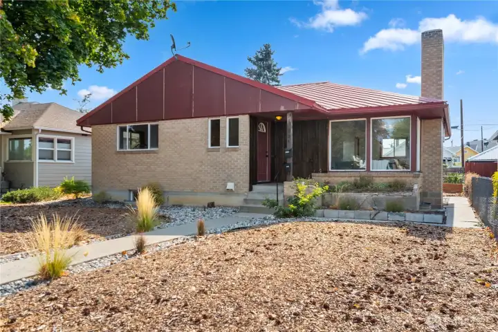 Classic Mid-Century Charm in a drought friendly setting