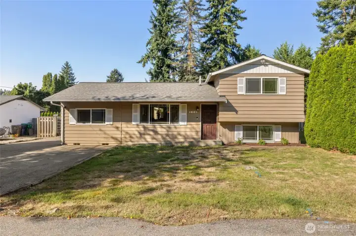 Generous front yard & natural privacy too ...