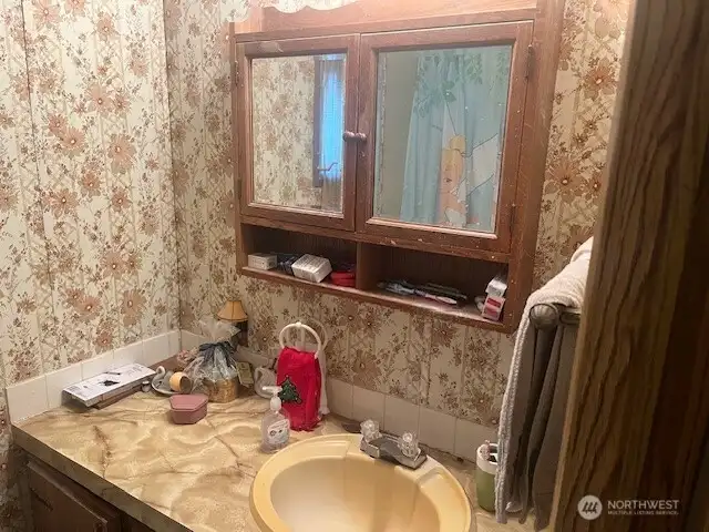Primary bath.