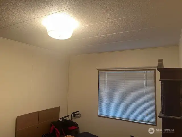 Second bedroom.