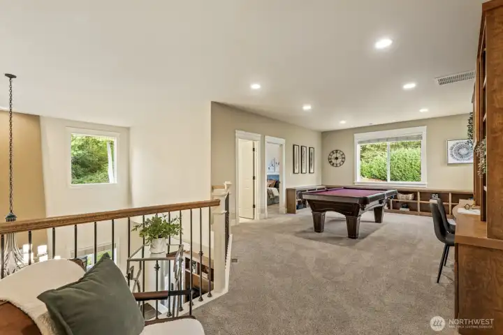This huge loft area gives you even more flexible space for a game area, reading nook, another office - endless possibilities!