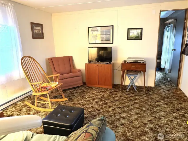 ice sized living room with all furniture included.