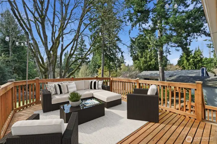 Deck (virtually staged)