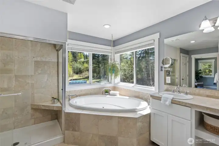 Primary en suite bathroom