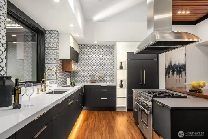 Stunning gourmet kitchen with walk-in pantry.