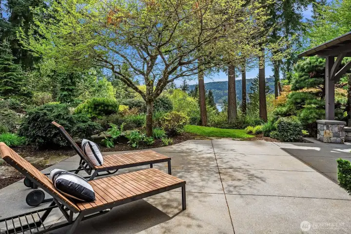 Peek-a-boo lake view to the south from the patio and living room.