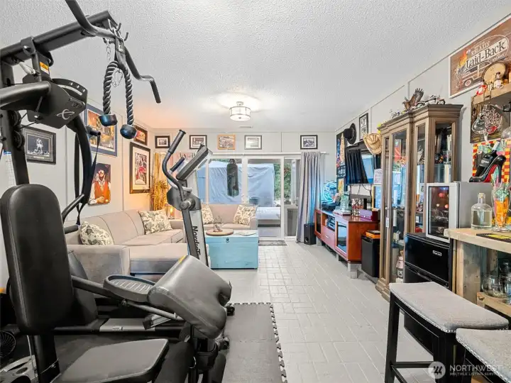Flex Room