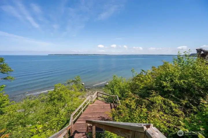 This is 1 of 2 lookout decks. Sit and relax and listen to the waves splash against the rocks.