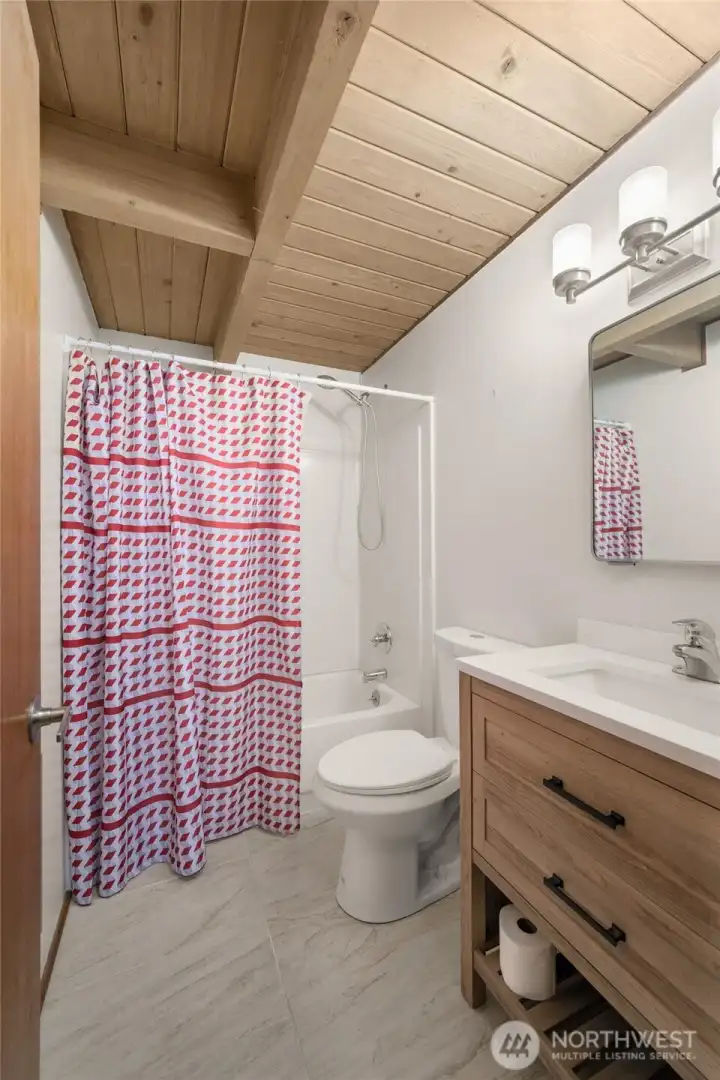 Main bathroom with tub/shower combo.