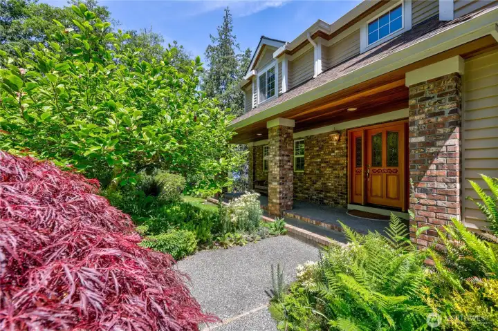 252 Jansen Road - main entry.