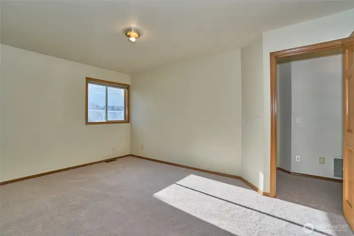 Very Large Bonus Room or 4th Bedroom. Very Large Bonus Room or 4th Bedroom.