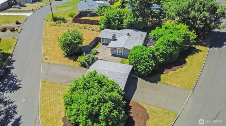 This arial view shows the entire property, including both of the garage driveways from both sides of the garage.