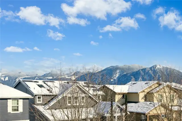 Enjoy stunning Cascade Mountain views