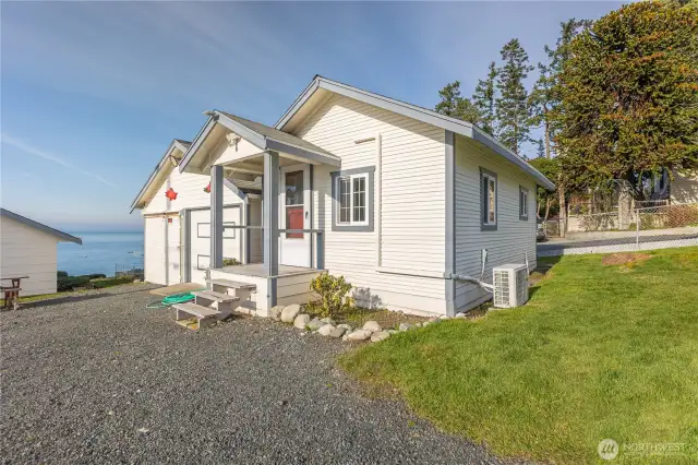 The cabin includes a loft, kitchenette, bathroom with shower and heat pump