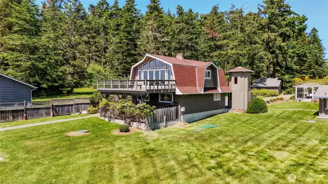 Orca Watch - 1 bedroom - where multiple generations come together to enjoy farm to table meals on the large deck overlooking the Salish Sea