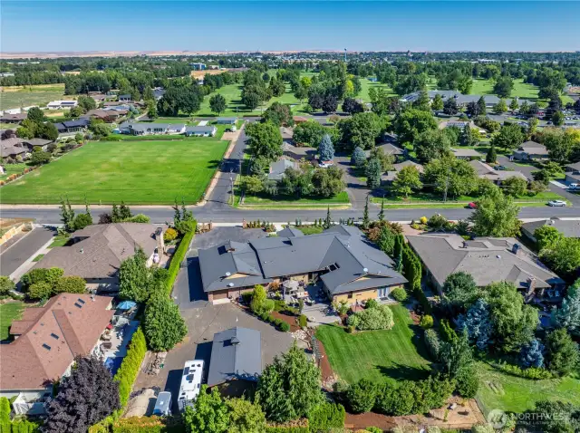 Just a short walk to the Walla Walla Country Club, where you can enjoy an early tee time, followed by a delicious lunch at the clubhouse and then end your day with a refreshing dip in the beautifully updated CC pool!