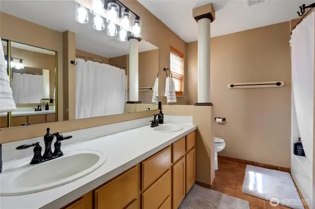 Wonderful four piece bath, new lights and fixtures