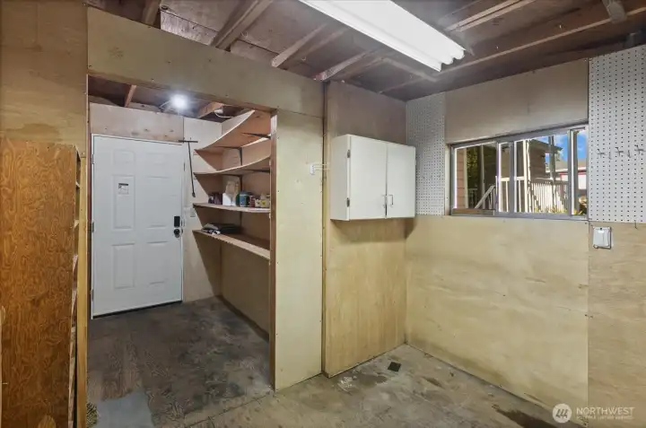 Storage/Workshop Room off carport