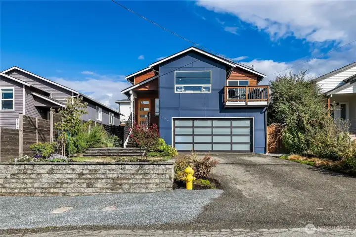 Lots of easy street parking + off-street spaces for 2-3 cars, in addition to the large 2-car garage make it easy to come and go.