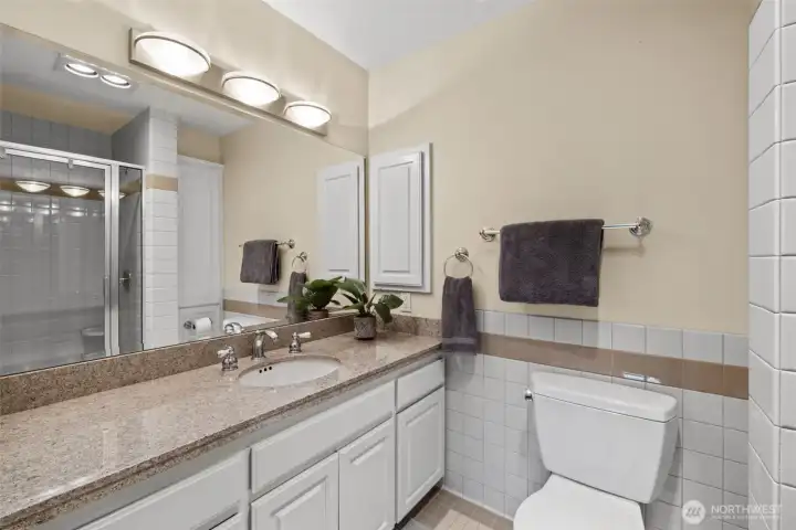 Private ensuite 3/4 bath