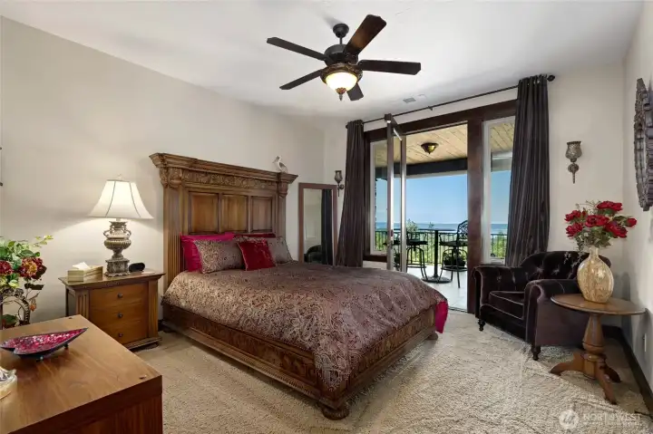 Secondary bedroom with veranda access