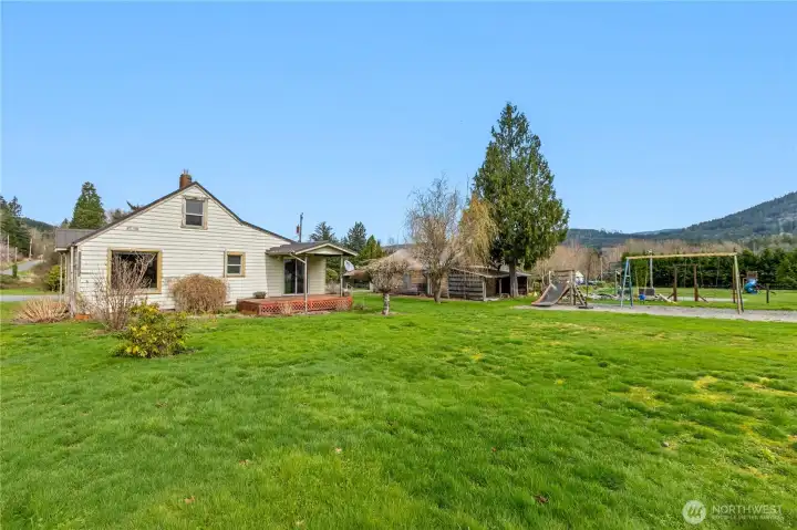 A huge lawn to play on.