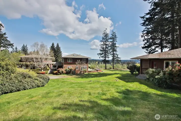 One doesn't see a neighbor in sight...