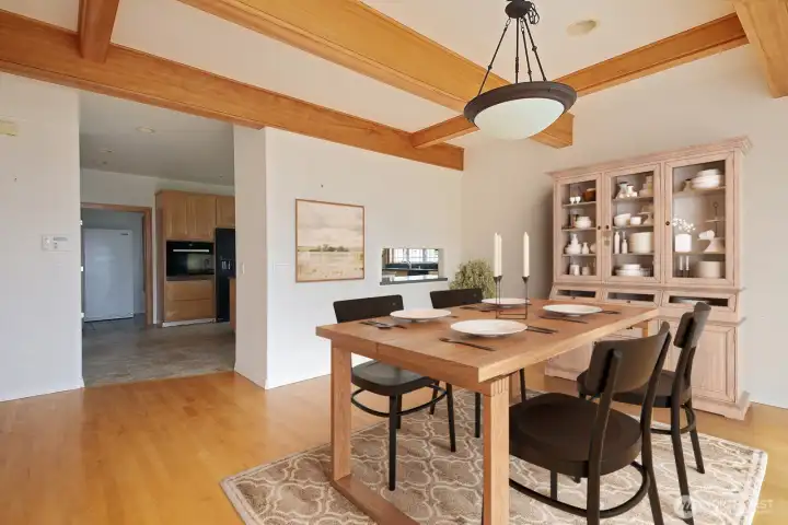 Looking back toward the kitchen and mud room area.  There is a pass through from the kitchen. Virtual Staging