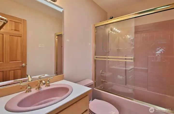 Full bathroom in guest house.