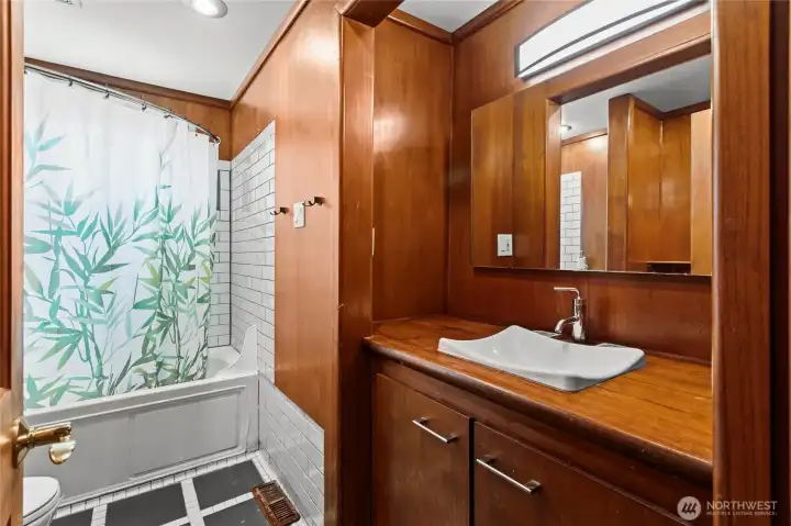 Main floor full bath