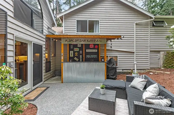 Backyard patio bar and grill Backyard patio bar and grill