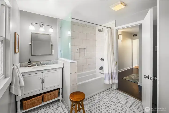 Full bath on the main.