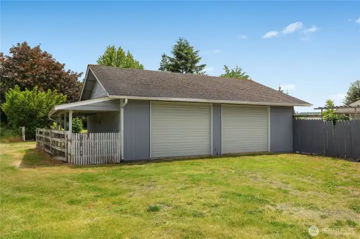 Detached 2 car garage/shop