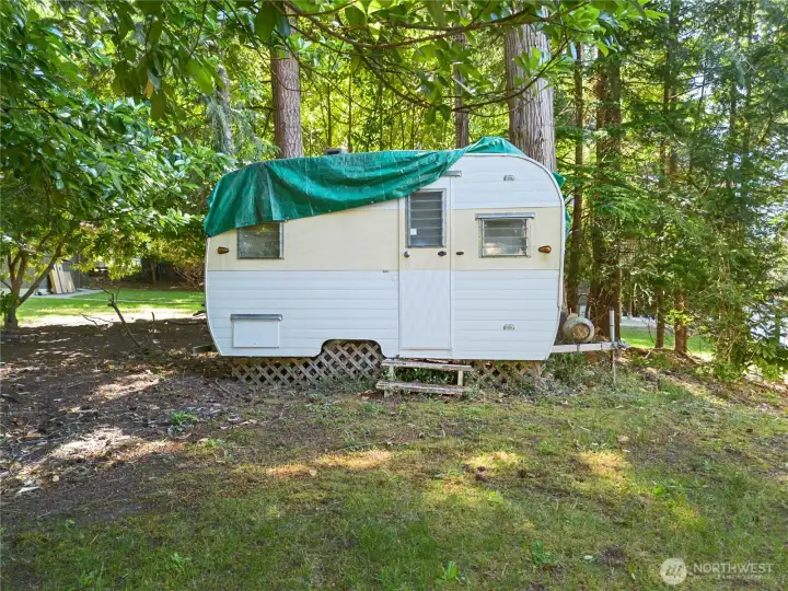Travel trailer that sits on the property - does not convey.