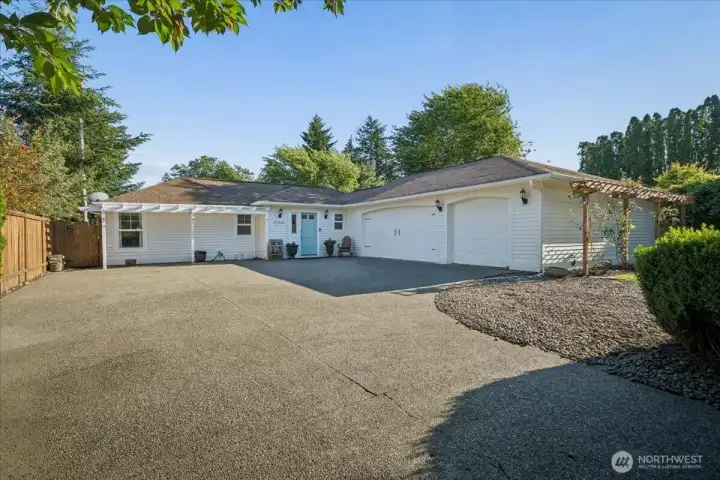 One level living with a 3 car garage