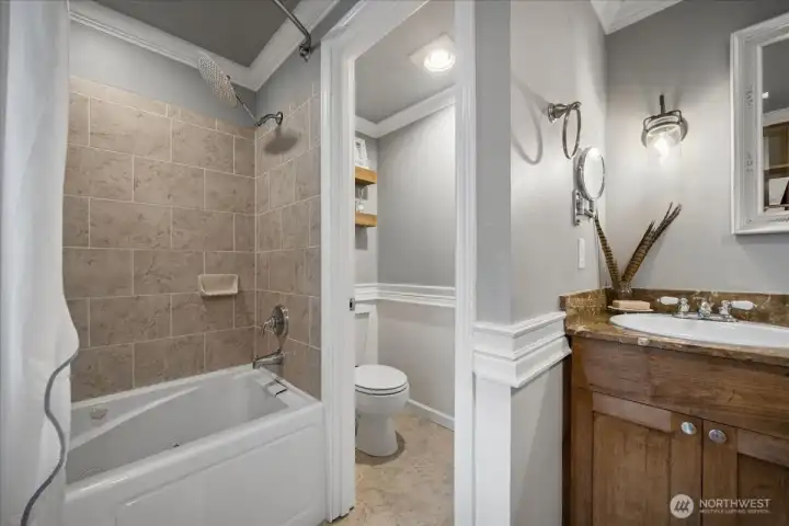 Jetted tub in primary bath