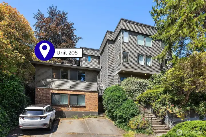 Welcome home to your top floor respite in the city! Welcome home to your top floor respite in the city!